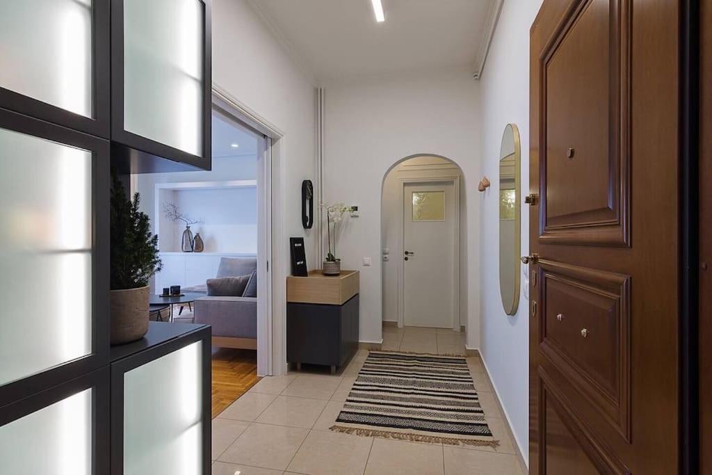 A Unique Apartment In The Historical Center-3Bds アテネ エクステリア 写真