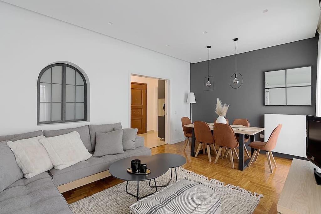 A Unique Apartment In The Historical Center-3Bds アテネ エクステリア 写真