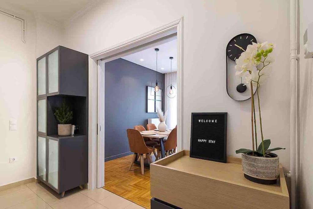 A Unique Apartment In The Historical Center-3Bds アテネ エクステリア 写真