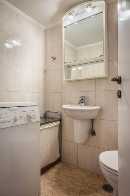 A Unique Apartment In The Historical Center-3Bds アテネ エクステリア 写真